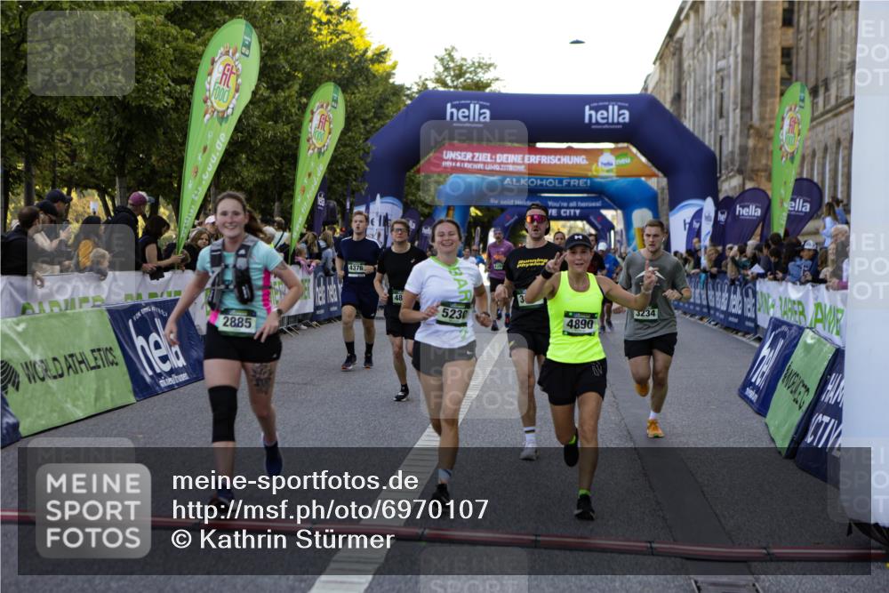 01.09.2024 - BARMER Alsterlauf Kathrin Stürmer Photography http://msf.ph/oto/6970107 01.09.2024 09:58:08 Ziel 2757, 2795, 3486, 3828, 3829, 3830, 3831, 3832, 3901, 4008, 4072, 4147, 4196, 4331, 4396, 4397, 4468, 4531, 4579, 4585, 4610, 4711, 4799, 4881, 5233, 2632, 2675, 2885, 3030, 3071, 3234, 3342, 3711, 3744, 3972, 3984, 4163, 4189, 4226, 4376, 4394, 4577, 4853, 4890, 5230, 8178 meine-sportfotos.de