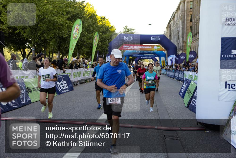 01.09.2024 - BARMER Alsterlauf Kathrin Stürmer Photography http://msf.ph/oto/6970117 01.09.2024 09:58:16 Ziel 2588, 2757, 2759, 2760, 3231, 3245, 3285, 3375, 3460, 3542, 3699, 3828, 3829, 3830, 3831, 3832, 4008, 4147, 4331, 4401, 4711, 4799, 4881, 2035, 2052, 2392, 2617, 2632, 3071, 3234, 3662, 3711, 3744, 3972, 3978, 3984, 4189, 4265, 4376, 4394, 4765, 4853, 4988, 5071, 8018, 8136, 8381 meine-sportfotos.de