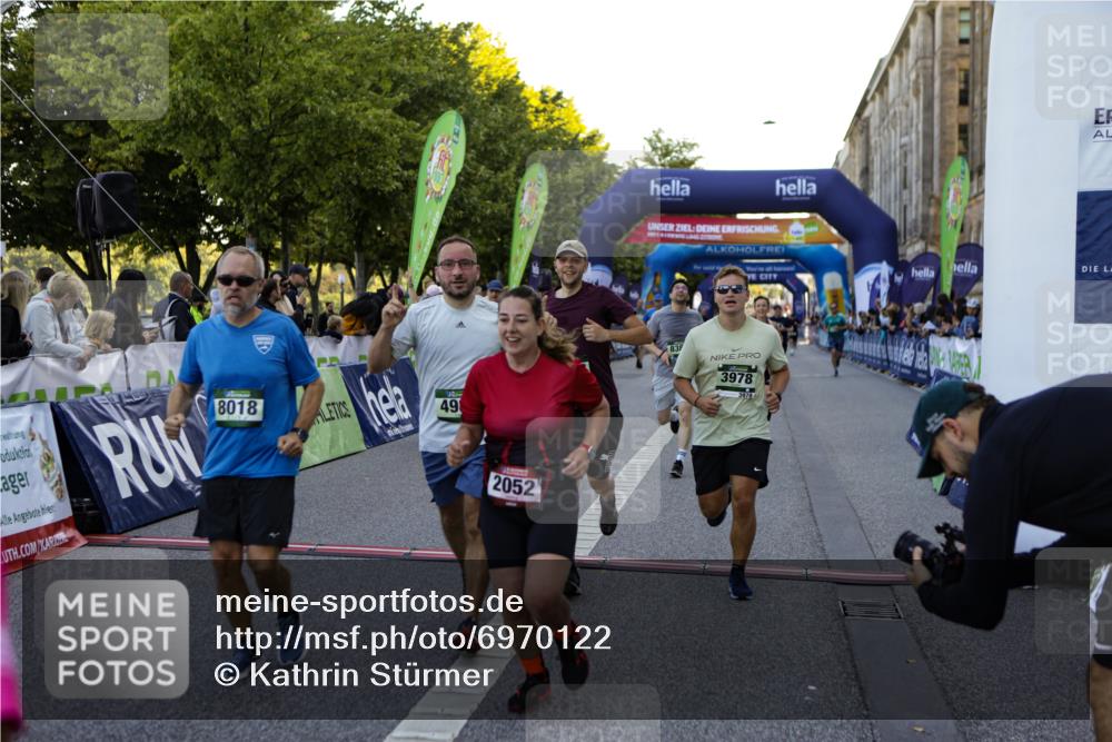 01.09.2024 - BARMER Alsterlauf Kathrin Stürmer Photography http://msf.ph/oto/6970122 01.09.2024 09:58:20 Ziel 2441, 2588, 2759, 2760, 3231, 3243, 3245, 3285, 3375, 3460, 3542, 3699, 3828, 3831, 3832, 4008, 4147, 4401, 4682, 4799, 4881, 5040, 2035, 2052, 2392, 2617, 2632, 3071, 3353, 3646, 3662, 3744, 3972, 3978, 4189, 4265, 4394, 4765, 4988, 5071, 8018, 8133, 8136, 8381 meine-sportfotos.de