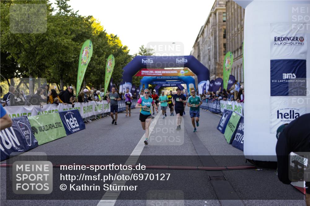 01.09.2024 - BARMER Alsterlauf Kathrin Stürmer Photography http://msf.ph/oto/6970127 01.09.2024 09:58:26 Ziel 2441, 2588, 2759, 2760, 3033, 3231, 3243, 3245, 3285, 3375, 3460, 3542, 3699, 3983, 4230, 4268, 4401, 4596, 4682, 5040, 5199, 8218, 8256, 2035, 2392, 2430, 2617, 2634, 2855, 3353, 3646, 3662, 3856, 3894, 3978, 4265, 4352, 4636, 4723, 4765, 5071, 5126, 8133, 8136, 8174, 8263, 8381 meine-sportfotos.de