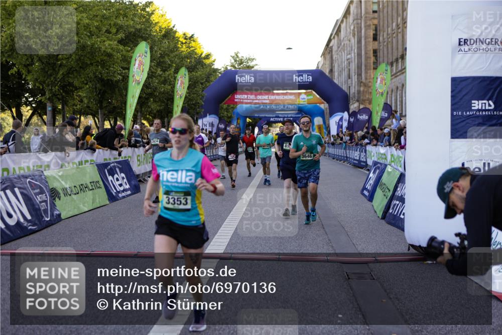 01.09.2024 - BARMER Alsterlauf Kathrin Stürmer Photography http://msf.ph/oto/6970136 01.09.2024 09:58:27 Ziel 2441, 2582, 2588, 2759, 2760, 3033, 3201, 3231, 3243, 3245, 3285, 3375, 3460, 3542, 3699, 3983, 4230, 4268, 4401, 4596, 4682, 5040, 5192, 5193, 5199, 8218, 8256, 2035, 2392, 2430, 2634, 2855, 3353, 3646, 3662, 3856, 3894, 4265, 4352, 4636, 4723, 4765, 5071, 5126, 8133, 8136, 8174, 8263, 8381 meine-sportfotos.de