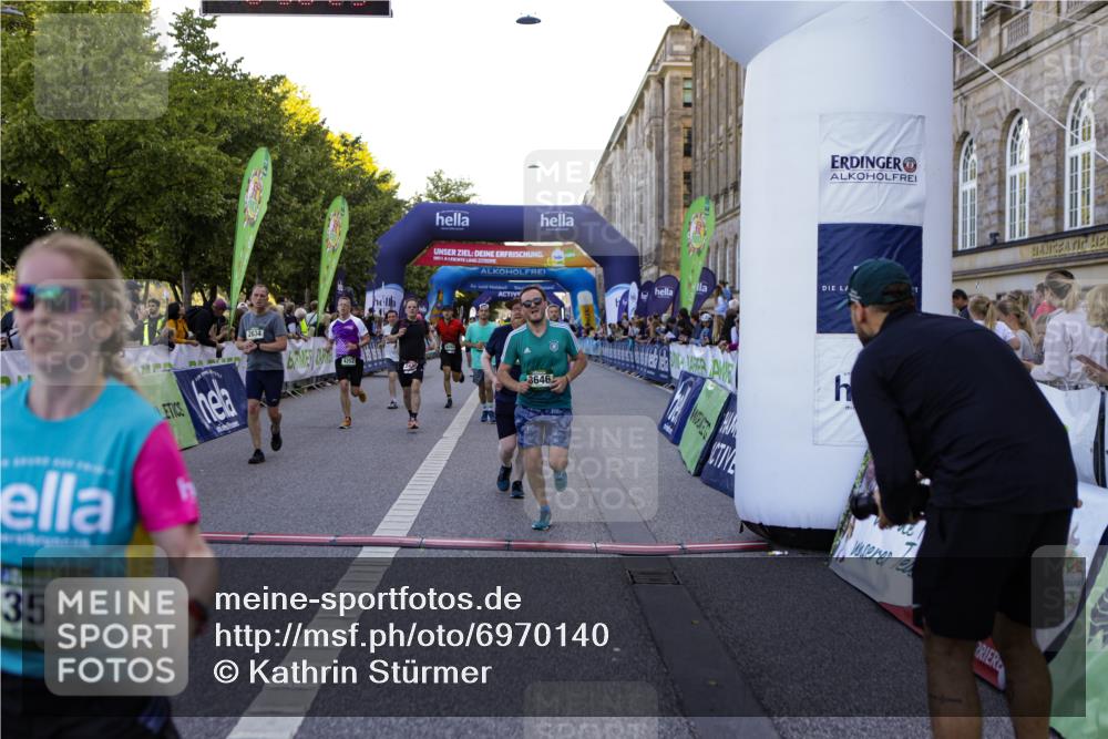 01.09.2024 - BARMER Alsterlauf Kathrin Stürmer Photography http://msf.ph/oto/6970140 01.09.2024 09:58:28 Ziel 2441, 2582, 2588, 2759, 2760, 2897, 3033, 3201, 3231, 3243, 3245, 3285, 3375, 3460, 3542, 3699, 3977, 3983, 4230, 4266, 4268, 4401, 4596, 4682, 5040, 5192, 5193, 5199, 8218, 8256, 2035, 2037, 2392, 2430, 2634, 2855, 3353, 3438, 3646, 3662, 3856, 3894, 4265, 4352, 4636, 4723, 4765, 4850, 5071, 5126, 8133, 8136, 8174, 8263 meine-sportfotos.de
