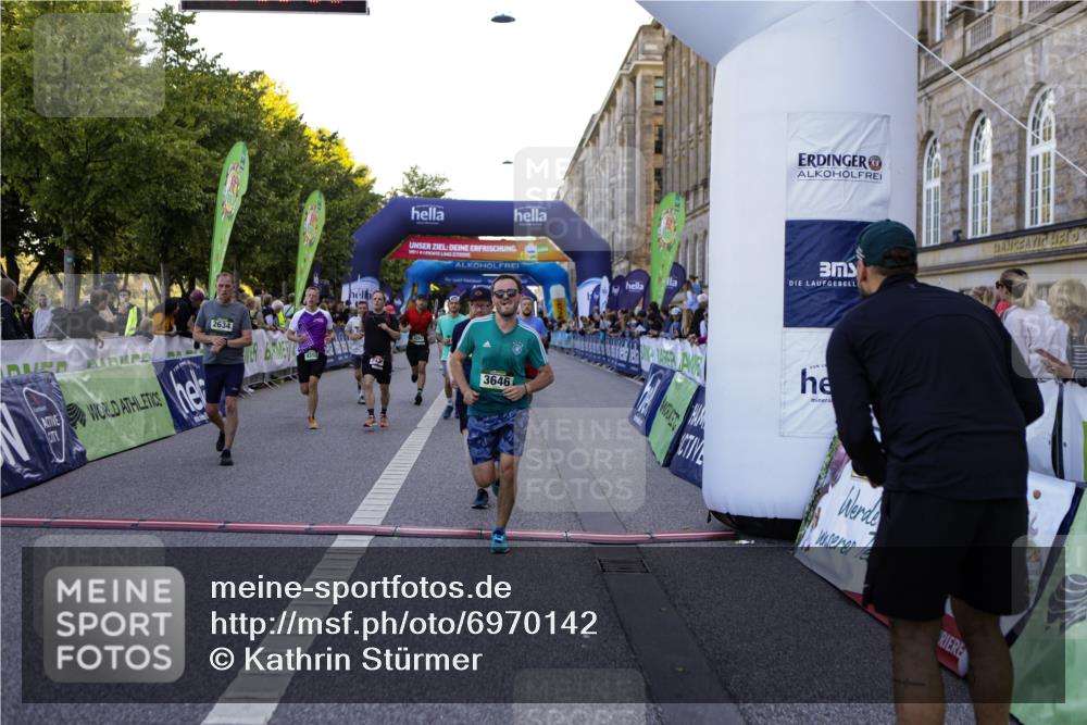 01.09.2024 - BARMER Alsterlauf Kathrin Stürmer Photography http://msf.ph/oto/6970142 01.09.2024 09:58:28 Ziel 2441, 2582, 2588, 2759, 2760, 2897, 3033, 3201, 3231, 3243, 3245, 3285, 3375, 3460, 3542, 3699, 3977, 3983, 4230, 4266, 4268, 4401, 4596, 4682, 5040, 5192, 5193, 5199, 8218, 8256, 2035, 2037, 2392, 2430, 2634, 2855, 3353, 3438, 3646, 3662, 3856, 3894, 4265, 4352, 4636, 4723, 4765, 4850, 5071, 5126, 8133, 8136, 8174, 8263 meine-sportfotos.de