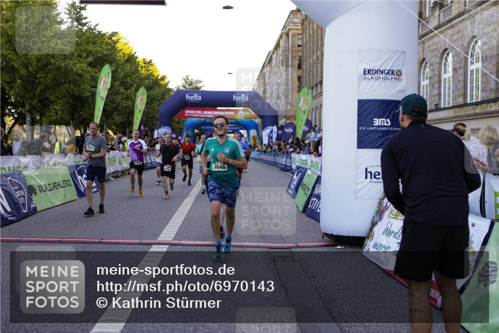 01.09.2024 - BARMER Alsterlauf Kathrin Stürmer Photography http://msf.ph/oto/6970143 01.09.2024 09:58:28 Ziel 2441, 2582, 2588, 2759, 2760, 2897, 3033, 3201, 3231, 3243, 3245, 3285, 3375, 3460, 3542, 3699, 3977, 3983, 4230, 4266, 4268, 4401, 4596, 4682, 5040, 5192, 5193, 5199, 8218, 8256, 2035, 2037, 2392, 2430, 2634, 2855, 3353, 3438, 3646, 3662, 3856, 3894, 4265, 4352, 4636, 4723, 4765, 4850, 5071, 5126, 8133, 8136, 8174, 8263 meine-sportfotos.de