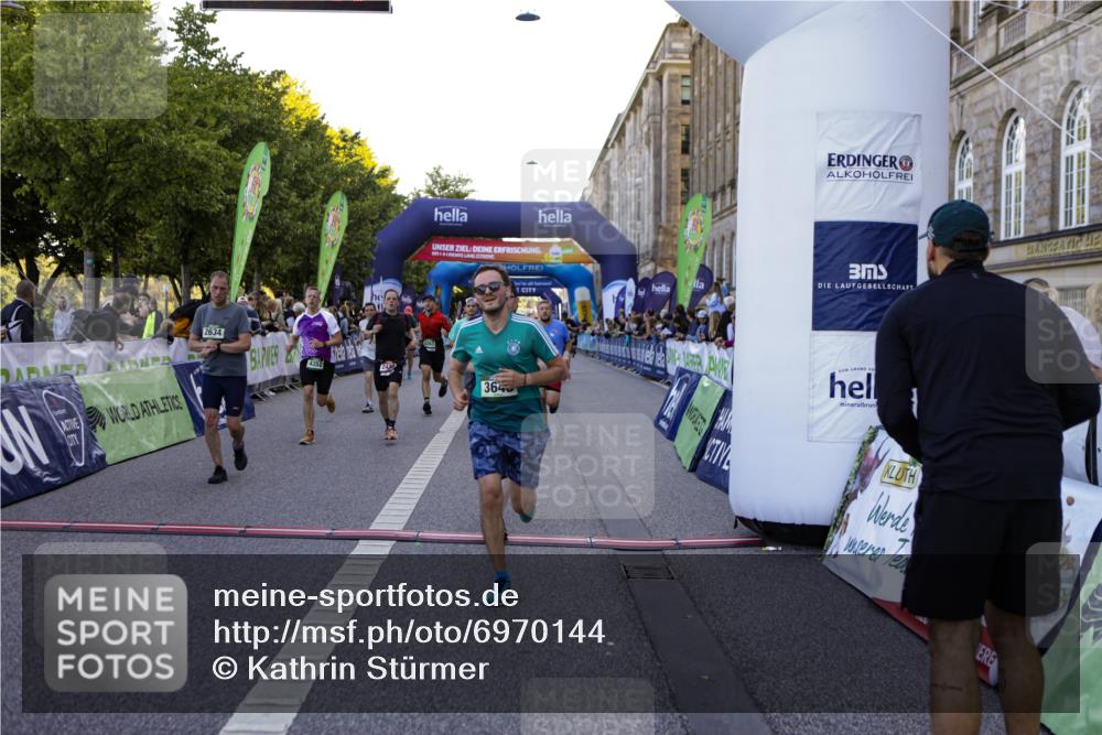 01.09.2024 - BARMER Alsterlauf Kathrin Stürmer Photography http://msf.ph/oto/6970144 01.09.2024 09:58:29 Ziel 2441, 2582, 2588, 2759, 2760, 2897, 3033, 3201, 3231, 3243, 3245, 3285, 3375, 3460, 3542, 3699, 3717, 3977, 3983, 4230, 4266, 4268, 4401, 4596, 4682, 5040, 5192, 5193, 5199, 8218, 8256, 2037, 2392, 2430, 2634, 2832, 2855, 3353, 3438, 3646, 3662, 3856, 3894, 4352, 4636, 4723, 4850, 5071, 5126, 8133, 8174, 8263 meine-sportfotos.de