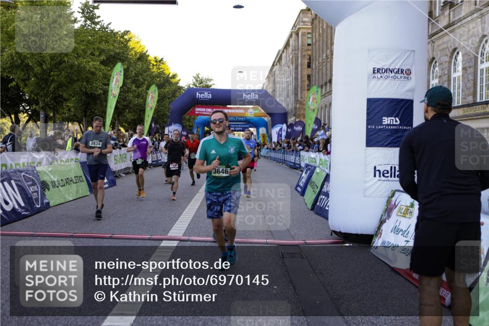 01.09.2024 - BARMER Alsterlauf Kathrin Stürmer Photography http://msf.ph/oto/6970145 01.09.2024 09:58:29 Ziel 2441, 2582, 2588, 2759, 2760, 2897, 3033, 3201, 3231, 3243, 3245, 3285, 3375, 3460, 3542, 3699, 3717, 3977, 3983, 4230, 4266, 4268, 4401, 4596, 4682, 5040, 5192, 5193, 5199, 8218, 8256, 2037, 2392, 2430, 2634, 2832, 2855, 3353, 3438, 3646, 3662, 3856, 3894, 4352, 4636, 4723, 4850, 5071, 5126, 8133, 8174, 8263 meine-sportfotos.de