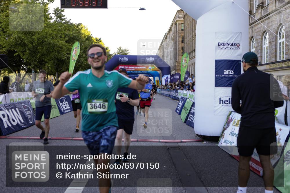 01.09.2024 - BARMER Alsterlauf Kathrin Stürmer Photography http://msf.ph/oto/6970150 01.09.2024 09:58:30 Ziel 2425, 2441, 2582, 2588, 2759, 2760, 2895, 2897, 3033, 3201, 3231, 3243, 3245, 3285, 3375, 3460, 3542, 3699, 3717, 3977, 3983, 4230, 4266, 4268, 4401, 4596, 4682, 5040, 5192, 5193, 5199, 5251, 8218, 8256, 2037, 2430, 2634, 2832, 2855, 3353, 3438, 3646, 3662, 3856, 3894, 4352, 4636, 4723, 4850, 5071, 5126, 8133, 8174, 8263 meine-sportfotos.de