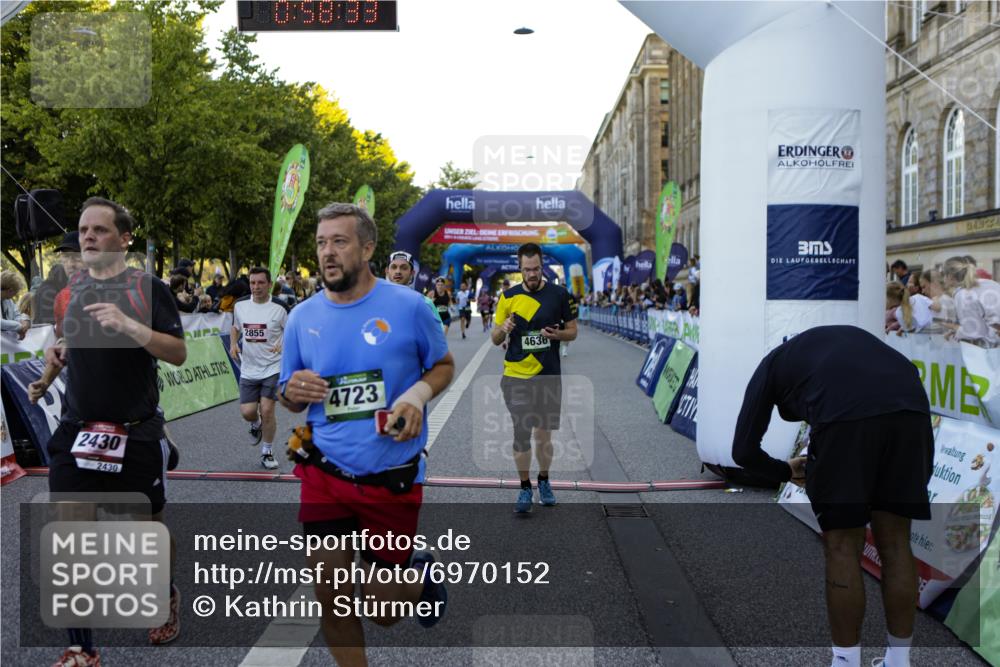 01.09.2024 - BARMER Alsterlauf Kathrin Stürmer Photography http://msf.ph/oto/6970152 01.09.2024 09:58:32 Ziel 2425, 2441, 2582, 2588, 2895, 2897, 3033, 3201, 3243, 3249, 3285, 3375, 3460, 3699, 3717, 3977, 3983, 4230, 4266, 4268, 4401, 4596, 4682, 4779, 5040, 5192, 5193, 5199, 5251, 8218, 8256, 2037, 2430, 2634, 2832, 2855, 3353, 3438, 3646, 3856, 3894, 4071, 4352, 4618, 4636, 4723, 4850, 5126, 8133, 8174, 8263 meine-sportfotos.de