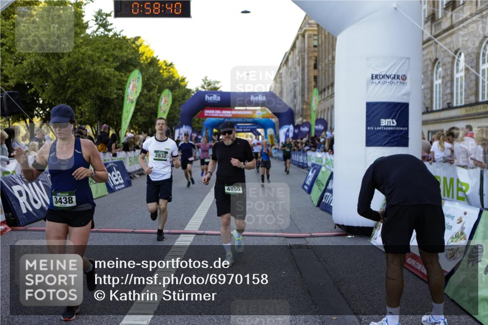 01.09.2024 - BARMER Alsterlauf Kathrin Stürmer Photography http://msf.ph/oto/6970158 01.09.2024 09:58:38 Ziel 2425, 2441, 2467, 2582, 2684, 2895, 2897, 3033, 3154, 3201, 3243, 3249, 3283, 3692, 3717, 3977, 3983, 4230, 4266, 4268, 4596, 4682, 4779, 5018, 5040, 5192, 5193, 5199, 5251, 8218, 8256, 2037, 2403, 2832, 2855, 2868, 3438, 3755, 3856, 3894, 4071, 4474, 4618, 4636, 4850, 4888, 5126 meine-sportfotos.de