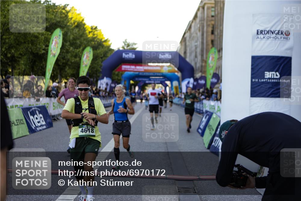 01.09.2024 - BARMER Alsterlauf Kathrin Stürmer Photography http://msf.ph/oto/6970172 01.09.2024 09:58:41 Ziel 2425, 2467, 2582, 2684, 2828, 2863, 2895, 2897, 3033, 3154, 3201, 3249, 3283, 3692, 3717, 3977, 3983, 4230, 4266, 4268, 4596, 4779, 5018, 5192, 5193, 5199, 5251, 8218, 8256, 2037, 2403, 2428, 2649, 2832, 2868, 3438, 3755, 3894, 4071, 4474, 4618, 4850, 4888, 5014, 5126, 8202 meine-sportfotos.de