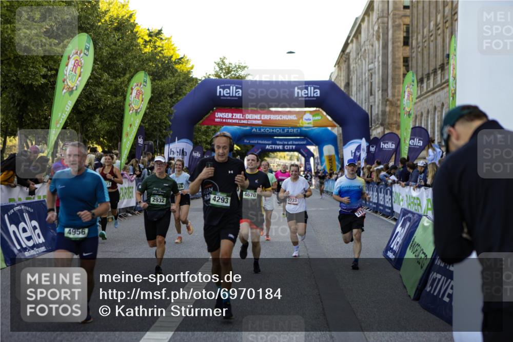 01.09.2024 - BARMER Alsterlauf Kathrin Stürmer Photography http://msf.ph/oto/6970184 01.09.2024 09:59:09 Ziel 2087, 2337, 2390, 2391, 2412, 2668, 2977, 3274, 3510, 3875, 3907, 4093, 4151, 4277, 4278, 4361, 4392, 4524, 4770, 4785, 4930, 5124, 5125, 5204, 8163, 2174, 2723, 2923, 2932, 3135, 3410, 3489, 3684, 3727, 3846, 3995, 4217, 4293, 4670, 4956, 4994, 5092, 5244, 5303, 8180, 8267 meine-sportfotos.de