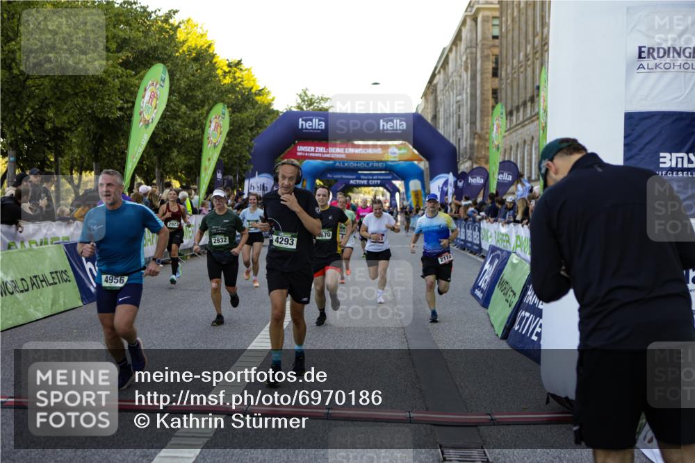 01.09.2024 - BARMER Alsterlauf Kathrin Stürmer Photography http://msf.ph/oto/6970186 01.09.2024 09:59:09 Ziel 2087, 2337, 2390, 2391, 2412, 2668, 2977, 3274, 3510, 3875, 3907, 4093, 4151, 4277, 4278, 4361, 4392, 4524, 4770, 4785, 4930, 5124, 5125, 5204, 8163, 2174, 2723, 2923, 2932, 3135, 3410, 3489, 3684, 3727, 3846, 3995, 4217, 4293, 4670, 4956, 4994, 5092, 5244, 5303, 8180, 8267 meine-sportfotos.de