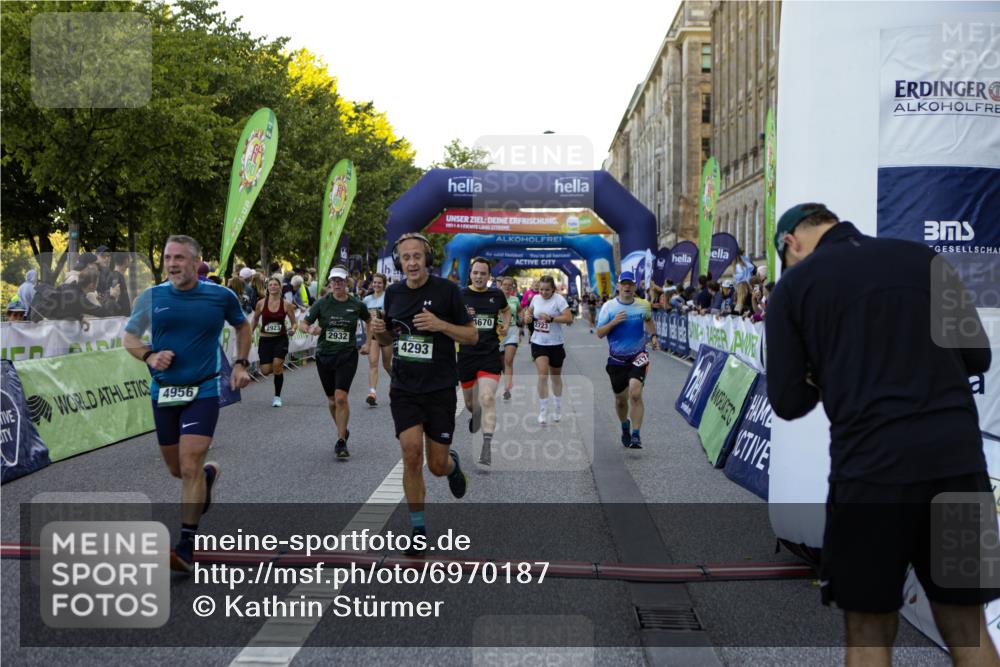 01.09.2024 - BARMER Alsterlauf Kathrin Stürmer Photography http://msf.ph/oto/6970187 01.09.2024 09:59:09 Ziel 2087, 2337, 2390, 2391, 2412, 2668, 2977, 3274, 3510, 3875, 3907, 4093, 4151, 4277, 4278, 4361, 4392, 4524, 4770, 4785, 4930, 5124, 5125, 5204, 8163, 2174, 2723, 2923, 2932, 3135, 3410, 3489, 3684, 3727, 3846, 3995, 4217, 4293, 4670, 4956, 4994, 5092, 5244, 5303, 8180, 8267 meine-sportfotos.de