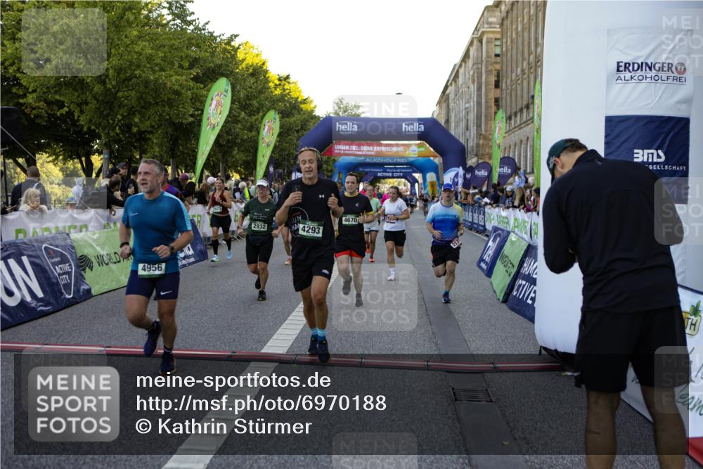 01.09.2024 - BARMER Alsterlauf Kathrin Stürmer Photography http://msf.ph/oto/6970188 01.09.2024 09:59:09 Ziel 2087, 2337, 2390, 2391, 2412, 2668, 2977, 3274, 3510, 3875, 3907, 4093, 4151, 4277, 4278, 4361, 4392, 4524, 4770, 4785, 4930, 5124, 5125, 5204, 8163, 2174, 2723, 2923, 2932, 3135, 3410, 3489, 3684, 3727, 3846, 3995, 4217, 4293, 4670, 4956, 4994, 5092, 5244, 5303, 8180, 8267 meine-sportfotos.de