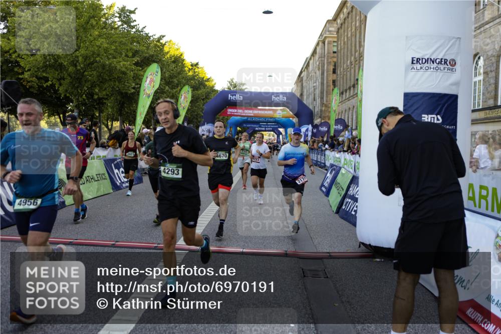 01.09.2024 - BARMER Alsterlauf Kathrin Stürmer Photography http://msf.ph/oto/6970191 01.09.2024 09:59:10 Ziel 2087, 2337, 2390, 2391, 2412, 2668, 2977, 3274, 3510, 3875, 3907, 3940, 4093, 4151, 4277, 4278, 4361, 4392, 4524, 4770, 4785, 4930, 5124, 5125, 5204, 5205, 5237, 8163, 2020, 2174, 2723, 2923, 2932, 3410, 3489, 3684, 3727, 3846, 3995, 4217, 4293, 4670, 4956, 4994, 5092, 5244, 5303, 8267 meine-sportfotos.de