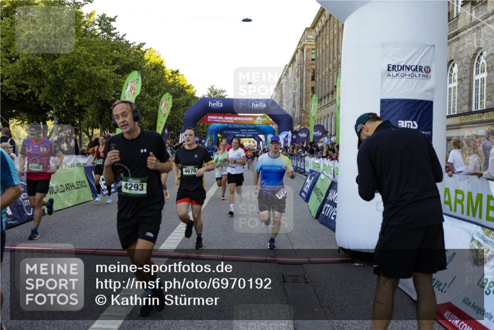 01.09.2024 - BARMER Alsterlauf Kathrin Stürmer Photography http://msf.ph/oto/6970192 01.09.2024 09:59:10 Ziel 2087, 2337, 2390, 2391, 2412, 2668, 2977, 3274, 3510, 3875, 3907, 3940, 4093, 4151, 4277, 4278, 4361, 4392, 4524, 4770, 4785, 4930, 5124, 5125, 5204, 5205, 5237, 8163, 2020, 2174, 2723, 2923, 2932, 3410, 3489, 3684, 3727, 3846, 3995, 4217, 4293, 4670, 4956, 4994, 5092, 5244, 5303, 8267 meine-sportfotos.de