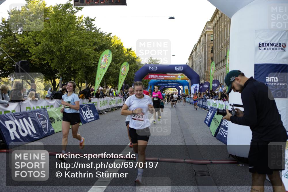 01.09.2024 - BARMER Alsterlauf Kathrin Stürmer Photography http://msf.ph/oto/6970197 01.09.2024 09:59:12 Ziel 2087, 2337, 2390, 2391, 2412, 2668, 2977, 3274, 3510, 3875, 3907, 3940, 4093, 4151, 4277, 4278, 4325, 4361, 4392, 4524, 4770, 4785, 4930, 5124, 5125, 5204, 5205, 5237, 8163, 8321, 2020, 2174, 2723, 2923, 2932, 3410, 3485, 3489, 3727, 3995, 4293, 4444, 4670, 4956, 4994, 5092, 5244, 5298, 5303, 8057, 8267 meine-sportfotos.de