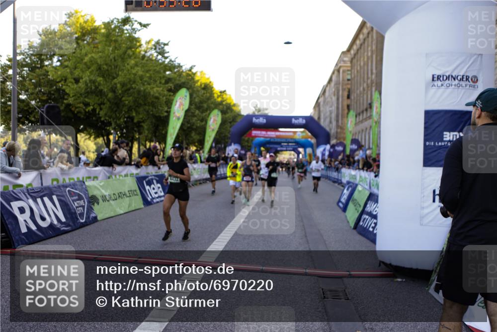 01.09.2024 - BARMER Alsterlauf Kathrin Stürmer Photography http://msf.ph/oto/6970220 01.09.2024 09:59:27 Ziel 2087, 2355, 2417, 2950, 3311, 3315, 3510, 3748, 3940, 4325, 4392, 4524, 4557, 5204, 5205, 5237, 8010, 8321, 8352, 2038, 2223, 2252, 2303, 2445, 2603, 2719, 2729, 2736, 3115, 3603, 3758, 4066, 4212, 4232, 4432, 4495, 4708, 4722, 5231, 8111, 8134, 8148, 8281 meine-sportfotos.de