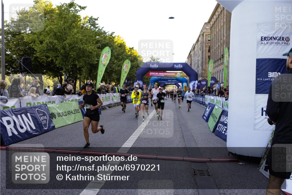 01.09.2024 - BARMER Alsterlauf Kathrin Stürmer Photography http://msf.ph/oto/6970221 01.09.2024 09:59:27 Ziel 2087, 2355, 2417, 2950, 3311, 3315, 3510, 3748, 3940, 4325, 4392, 4524, 4557, 5204, 5205, 5237, 8010, 8321, 8352, 2038, 2223, 2252, 2303, 2445, 2603, 2719, 2729, 2736, 3115, 3603, 3758, 4066, 4212, 4232, 4432, 4495, 4708, 4722, 5231, 8111, 8134, 8148, 8281 meine-sportfotos.de