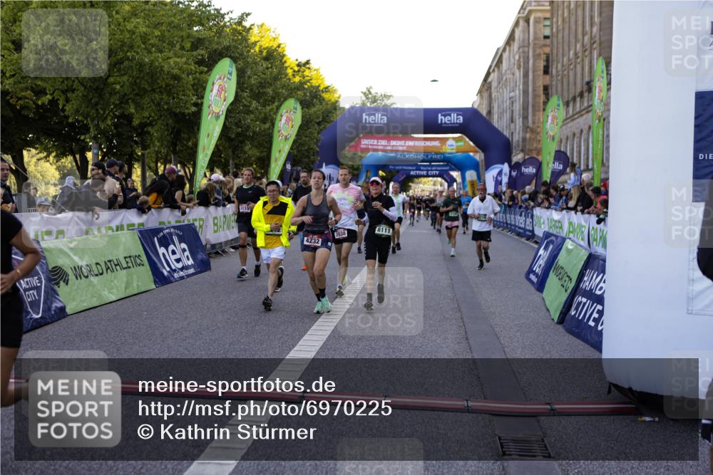 01.09.2024 - BARMER Alsterlauf Kathrin Stürmer Photography http://msf.ph/oto/6970225 01.09.2024 09:59:28 Ziel 2355, 2417, 2877, 2950, 3311, 3315, 3510, 3748, 3940, 4325, 4392, 4524, 4557, 5204, 5205, 5237, 8010, 8321, 8352, 2038, 2223, 2252, 2303, 2445, 2603, 2719, 2729, 2736, 3115, 3603, 3758, 4066, 4212, 4232, 4432, 4495, 4605, 4708, 4722, 4867, 5231, 8111, 8134, 8148, 8281 meine-sportfotos.de