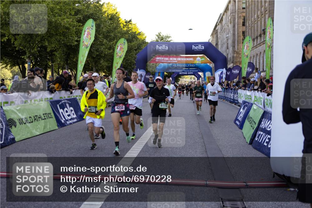 01.09.2024 - BARMER Alsterlauf Kathrin Stürmer Photography http://msf.ph/oto/6970228 01.09.2024 09:59:28 Ziel 2355, 2417, 2877, 2950, 3311, 3315, 3510, 3748, 3940, 4325, 4392, 4524, 4557, 5204, 5205, 5237, 8010, 8321, 8352, 2038, 2223, 2252, 2303, 2445, 2603, 2719, 2729, 2736, 3115, 3603, 3758, 4066, 4212, 4232, 4432, 4495, 4605, 4708, 4722, 4867, 5231, 8111, 8134, 8148, 8281 meine-sportfotos.de