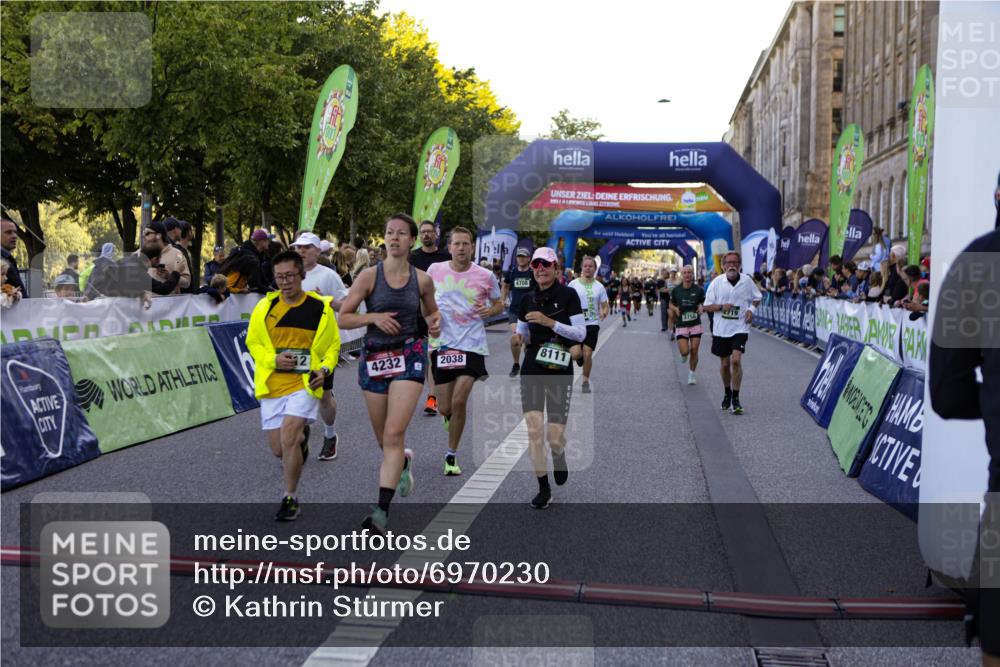 01.09.2024 - BARMER Alsterlauf Kathrin Stürmer Photography http://msf.ph/oto/6970230 01.09.2024 09:59:29 Ziel 2355, 2417, 2877, 2950, 3311, 3315, 3748, 3940, 4325, 4392, 4524, 4557, 5204, 5205, 5237, 8010, 8321, 8352, 2038, 2079, 2223, 2445, 2603, 2719, 2729, 2736, 2771, 3115, 3603, 3758, 4066, 4212, 4232, 4432, 4495, 4605, 4708, 4722, 4867, 5231, 8111, 8134, 8281 meine-sportfotos.de