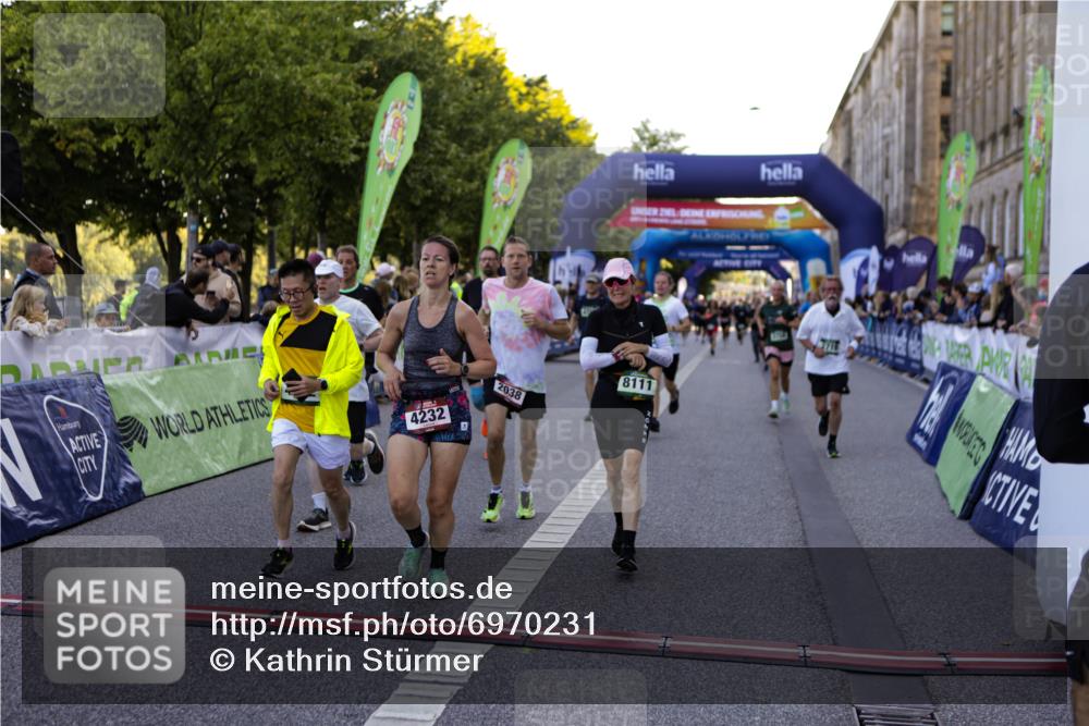 01.09.2024 - BARMER Alsterlauf Kathrin Stürmer Photography http://msf.ph/oto/6970231 01.09.2024 09:59:29 Ziel 2355, 2417, 2877, 2950, 3311, 3315, 3748, 3940, 4325, 4392, 4524, 4557, 5204, 5205, 5237, 8010, 8321, 8352, 2038, 2079, 2223, 2445, 2603, 2719, 2729, 2736, 2771, 3115, 3603, 3758, 4066, 4212, 4232, 4432, 4495, 4605, 4708, 4722, 4867, 5231, 8111, 8134, 8281 meine-sportfotos.de