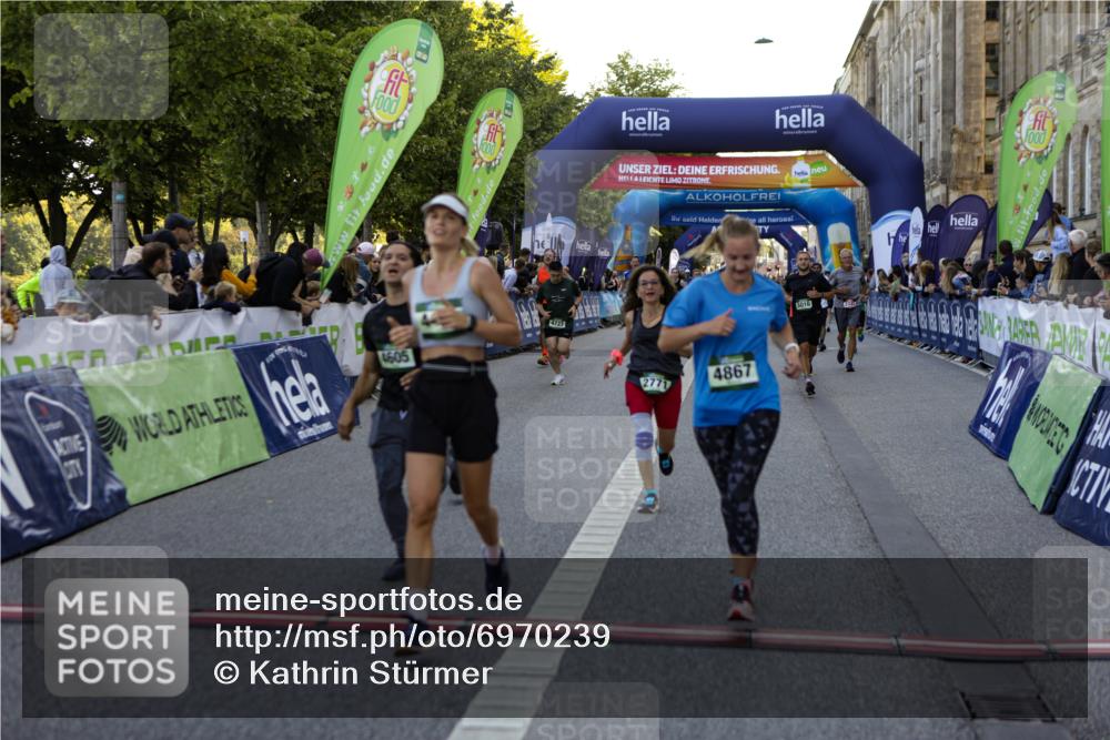 01.09.2024 - BARMER Alsterlauf Kathrin Stürmer Photography http://msf.ph/oto/6970239 01.09.2024 09:59:36 Ziel 2159, 2355, 2417, 2503, 2766, 2877, 2908, 2909, 3311, 3315, 3586, 3815, 4557, 4737, 4904, 4984, 8222, 8352, 2038, 2079, 2223, 2323, 2719, 2771, 3010, 3115, 3185, 3603, 3718, 3737, 3758, 4005, 4495, 4575, 4605, 4708, 4722, 4727, 4867, 4980, 5016, 5231, 5266, 8141, 8345 meine-sportfotos.de