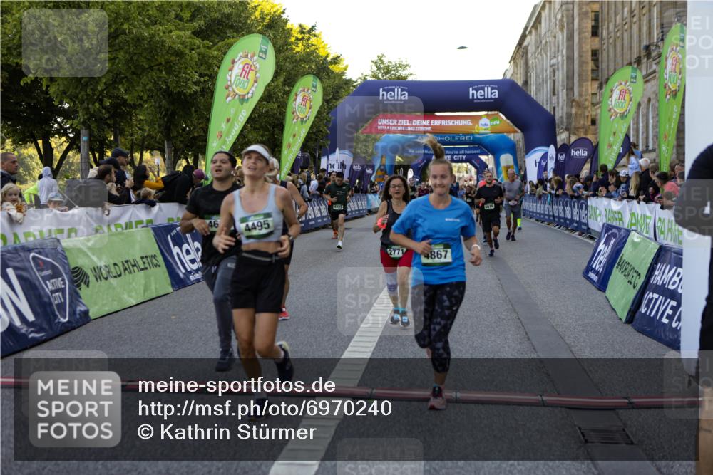 01.09.2024 - BARMER Alsterlauf Kathrin Stürmer Photography http://msf.ph/oto/6970240 01.09.2024 09:59:36 Ziel 2159, 2355, 2417, 2503, 2766, 2877, 2908, 2909, 3311, 3315, 3586, 3815, 4557, 4737, 4904, 4984, 8222, 8352, 2038, 2079, 2223, 2323, 2719, 2771, 3010, 3115, 3185, 3603, 3718, 3737, 3758, 4005, 4495, 4575, 4605, 4708, 4722, 4727, 4867, 4980, 5016, 5231, 5266, 8141, 8345 meine-sportfotos.de