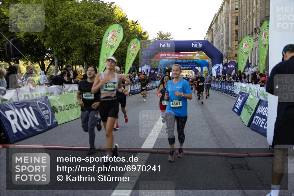 01.09.2024 - BARMER Alsterlauf Kathrin Stürmer Photography http://msf.ph/oto/6970241 01.09.2024 09:59:37 Ziel 2057, 2159, 2417, 2503, 2766, 2877, 2908, 2909, 3311, 3315, 3586, 3815, 4557, 4737, 4904, 4984, 5135, 8222, 8352, 8371, 2079, 2223, 2323, 2719, 2771, 3010, 3185, 3603, 3718, 3737, 3758, 4005, 4482, 4495, 4575, 4605, 4708, 4727, 4867, 4980, 5016, 5231, 5266, 8141, 8345 meine-sportfotos.de
