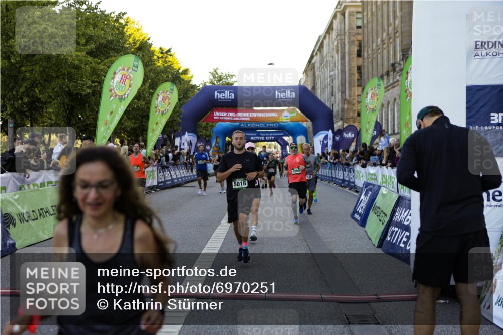 01.09.2024 - BARMER Alsterlauf Kathrin Stürmer Photography http://msf.ph/oto/6970251 01.09.2024 09:59:39 Ziel 2057, 2159, 2417, 2503, 2766, 2877, 2908, 2909, 3311, 3315, 3586, 3673, 3815, 4302, 4405, 4557, 4737, 4904, 4984, 5135, 8033, 8222, 8352, 8371, 2079, 2223, 2304, 2323, 2771, 3010, 3185, 3718, 3737, 3758, 3888, 4005, 4045, 4482, 4495, 4575, 4605, 4727, 4867, 4980, 5016, 5146, 5148, 5266, 5302, 8141, 8345 meine-sportfotos.de