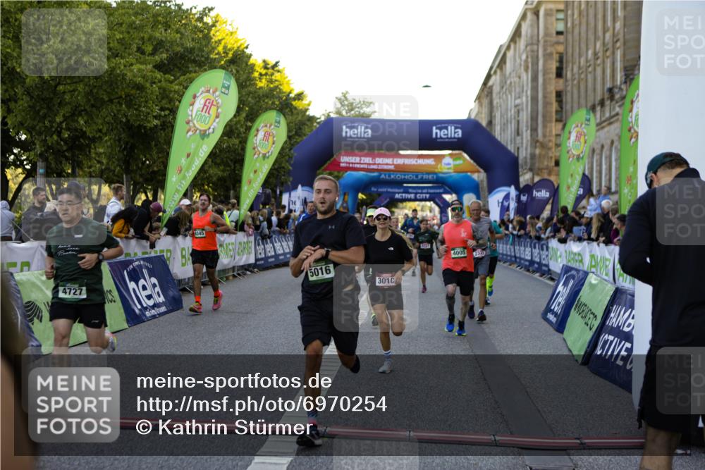 01.09.2024 - BARMER Alsterlauf Kathrin Stürmer Photography http://msf.ph/oto/6970254 01.09.2024 09:59:40 Ziel 2057, 2159, 2417, 2503, 2766, 2877, 2908, 2909, 2912, 3053, 3070, 3311, 3315, 3586, 3673, 3815, 4302, 4405, 4557, 4737, 4904, 4984, 5135, 8033, 8222, 8352, 8371, 2079, 2223, 2304, 2323, 2771, 3010, 3185, 3718, 3737, 3888, 4005, 4045, 4482, 4488, 4495, 4575, 4605, 4727, 4867, 4980, 5016, 5146, 5148, 5266, 5302, 8141, 8345 meine-sportfotos.de