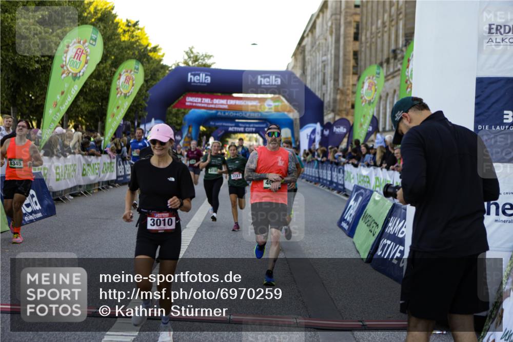 01.09.2024 - BARMER Alsterlauf Kathrin Stürmer Photography http://msf.ph/oto/6970259 01.09.2024 09:59:41 Ziel 2057, 2159, 2503, 2766, 2877, 2908, 2909, 2912, 3053, 3070, 3311, 3315, 3586, 3673, 3815, 4302, 4405, 4557, 4737, 4904, 4984, 5135, 8033, 8222, 8352, 8371, 2079, 2304, 2323, 2771, 3010, 3185, 3718, 3737, 3888, 4005, 4045, 4056, 4482, 4488, 4495, 4575, 4605, 4635, 4727, 4867, 4980, 5016, 5146, 5148, 5266, 5302, 8141, 8345 meine-sportfotos.de
