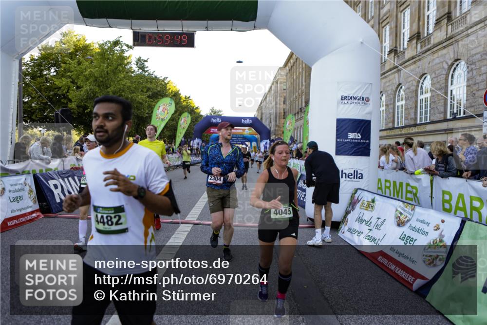 01.09.2024 - BARMER Alsterlauf Kathrin Stürmer Photography http://msf.ph/oto/6970264 01.09.2024 09:59:47 Ziel 2057, 2159, 2361, 2395, 2396, 2401, 2503, 2766, 2877, 2908, 2909, 2912, 3053, 3070, 3586, 3673, 3815, 4141, 4302, 4405, 4604, 4737, 4904, 4984, 5135, 8033, 8201, 8222, 8371, 2155, 2304, 2323, 2335, 2545, 2620, 3010, 3185, 3366, 3718, 3737, 3888, 4005, 4045, 4056, 4294, 4482, 4488, 4575, 4635, 4980, 5146, 5148, 5212, 5266, 5299, 5302, 8141, 8345 meine-sportfotos.de