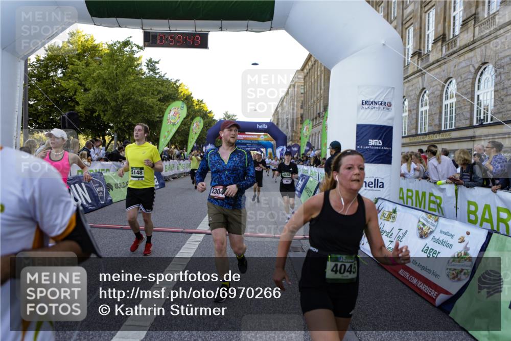 01.09.2024 - BARMER Alsterlauf Kathrin Stürmer Photography http://msf.ph/oto/6970266 01.09.2024 09:59:48 Ziel 2057, 2159, 2361, 2395, 2396, 2401, 2503, 2766, 2877, 2908, 2909, 2912, 3053, 3070, 3586, 3673, 3815, 4141, 4302, 4405, 4604, 4737, 4904, 4984, 5135, 8032, 8033, 8201, 8222, 8371, 2155, 2304, 2323, 2335, 2545, 2620, 3185, 3366, 3718, 3737, 3888, 4005, 4045, 4056, 4294, 4482, 4488, 4575, 4635, 4980, 5146, 5148, 5169, 5212, 5266, 5299, 5302, 8141, 8345 meine-sportfotos.de