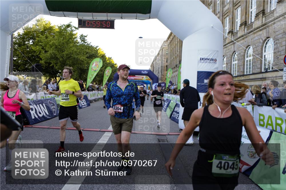 01.09.2024 - BARMER Alsterlauf Kathrin Stürmer Photography http://msf.ph/oto/6970267 01.09.2024 09:59:48 Ziel 2057, 2159, 2361, 2395, 2396, 2401, 2503, 2766, 2877, 2908, 2909, 2912, 3053, 3070, 3586, 3673, 3815, 4141, 4302, 4405, 4604, 4737, 4904, 4984, 5135, 8032, 8033, 8201, 8222, 8371, 2155, 2304, 2323, 2335, 2545, 2620, 3185, 3366, 3718, 3737, 3888, 4005, 4045, 4056, 4294, 4482, 4488, 4575, 4635, 4980, 5146, 5148, 5169, 5212, 5266, 5299, 5302, 8141, 8345 meine-sportfotos.de