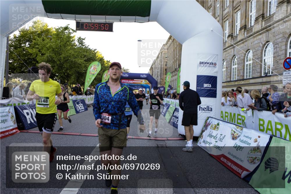 01.09.2024 - BARMER Alsterlauf Kathrin Stürmer Photography http://msf.ph/oto/6970269 01.09.2024 09:59:48 Ziel 2057, 2159, 2361, 2395, 2396, 2401, 2503, 2766, 2877, 2908, 2909, 2912, 3053, 3070, 3586, 3673, 3815, 4141, 4302, 4405, 4604, 4737, 4904, 4984, 5135, 8032, 8033, 8201, 8222, 8371, 2155, 2304, 2323, 2335, 2545, 2620, 3185, 3366, 3718, 3737, 3888, 4005, 4045, 4056, 4294, 4482, 4488, 4575, 4635, 4980, 5146, 5148, 5169, 5212, 5266, 5299, 5302, 8141, 8345 meine-sportfotos.de