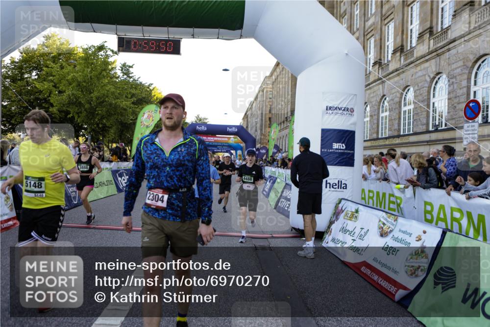 01.09.2024 - BARMER Alsterlauf Kathrin Stürmer Photography http://msf.ph/oto/6970270 01.09.2024 09:59:48 Ziel 2057, 2159, 2361, 2395, 2396, 2401, 2503, 2766, 2877, 2908, 2909, 2912, 3053, 3070, 3586, 3673, 3815, 4141, 4302, 4405, 4604, 4737, 4904, 4984, 5135, 8032, 8033, 8201, 8222, 8371, 2155, 2304, 2323, 2335, 2545, 2620, 3185, 3366, 3718, 3737, 3888, 4005, 4045, 4056, 4294, 4482, 4488, 4575, 4635, 4980, 5146, 5148, 5169, 5212, 5266, 5299, 5302, 8141, 8345 meine-sportfotos.de
