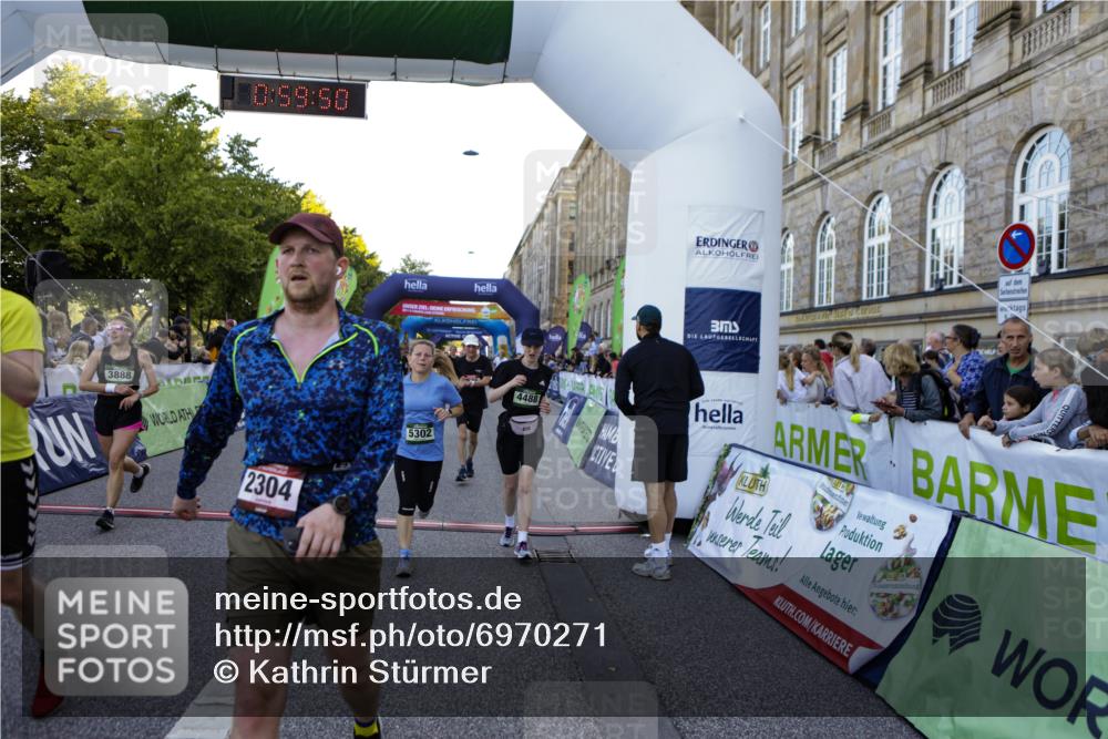 01.09.2024 - BARMER Alsterlauf Kathrin Stürmer Photography http://msf.ph/oto/6970271 01.09.2024 09:59:49 Ziel 2057, 2159, 2361, 2395, 2396, 2401, 2503, 2766, 2908, 2909, 2912, 3053, 3070, 3586, 3673, 3815, 4141, 4302, 4405, 4604, 4737, 4904, 4984, 5135, 8032, 8033, 8101, 8201, 8222, 8371, 2155, 2304, 2323, 2335, 2545, 2620, 3185, 3366, 3718, 3737, 3888, 4045, 4056, 4294, 4482, 4488, 4635, 4980, 5146, 5148, 5169, 5212, 5266, 5299, 5302, 8141, 8345 meine-sportfotos.de