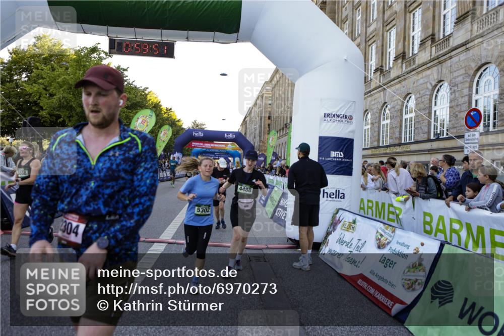01.09.2024 - BARMER Alsterlauf Kathrin Stürmer Photography http://msf.ph/oto/6970273 01.09.2024 09:59:49 Ziel 2057, 2159, 2361, 2395, 2396, 2401, 2503, 2766, 2908, 2909, 2912, 3053, 3070, 3586, 3673, 3815, 4141, 4302, 4405, 4604, 4737, 4904, 4984, 5135, 8032, 8033, 8101, 8201, 8222, 8371, 2155, 2304, 2323, 2335, 2545, 2620, 3185, 3366, 3718, 3737, 3888, 4045, 4056, 4294, 4482, 4488, 4635, 4980, 5146, 5148, 5169, 5212, 5266, 5299, 5302, 8141, 8345 meine-sportfotos.de