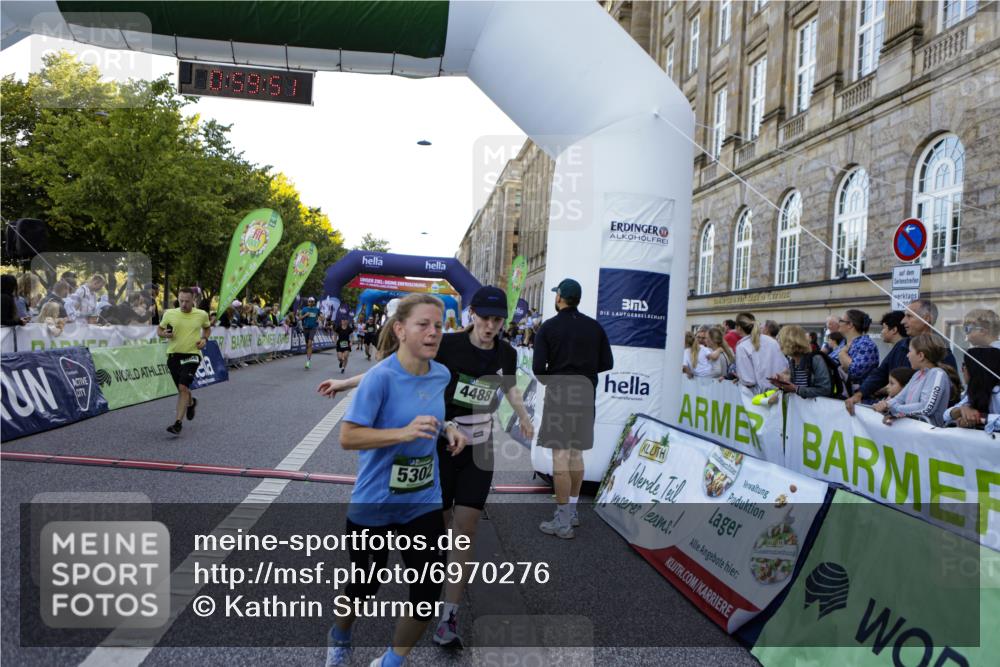 01.09.2024 - BARMER Alsterlauf Kathrin Stürmer Photography http://msf.ph/oto/6970276 01.09.2024 09:59:49 Ziel 2057, 2159, 2361, 2395, 2396, 2401, 2503, 2766, 2908, 2909, 2912, 3053, 3070, 3586, 3673, 3815, 4141, 4302, 4405, 4604, 4737, 4904, 4984, 5135, 8032, 8033, 8101, 8201, 8222, 8371, 2155, 2304, 2323, 2335, 2545, 2620, 3185, 3366, 3718, 3737, 3888, 4045, 4056, 4294, 4482, 4488, 4635, 4980, 5146, 5148, 5169, 5212, 5266, 5299, 5302, 8141, 8345 meine-sportfotos.de