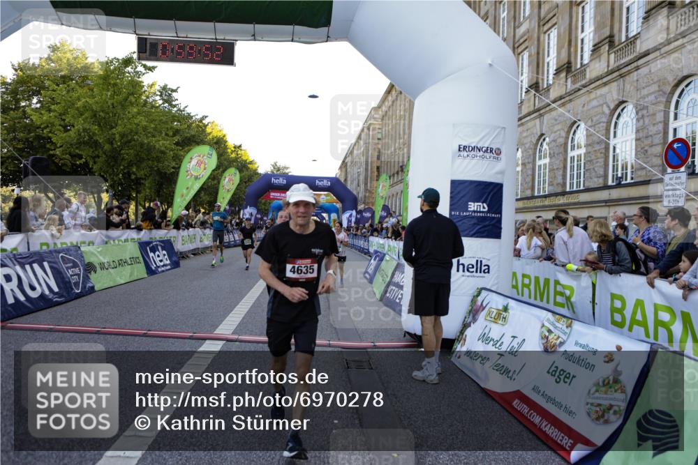 01.09.2024 - BARMER Alsterlauf Kathrin Stürmer Photography http://msf.ph/oto/6970278 01.09.2024 09:59:51 Ziel 2057, 2159, 2361, 2395, 2396, 2401, 2503, 2766, 2908, 2909, 2912, 3053, 3070, 3288, 3586, 3673, 3815, 4141, 4302, 4405, 4604, 4737, 4984, 5135, 8032, 8033, 8101, 8201, 8222, 8371, 2155, 2304, 2335, 2545, 2562, 2620, 2918, 3366, 3718, 3888, 4045, 4056, 4227, 4294, 4482, 4488, 4635, 4887, 5146, 5148, 5153, 5169, 5212, 5266, 5299, 5302 meine-sportfotos.de