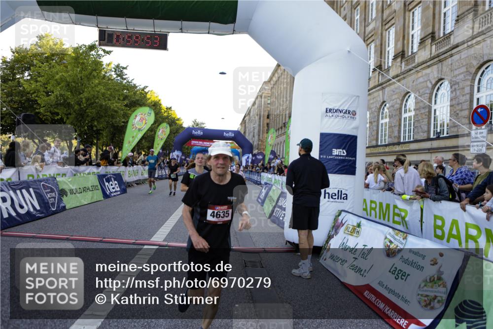 01.09.2024 - BARMER Alsterlauf Kathrin Stürmer Photography http://msf.ph/oto/6970279 01.09.2024 09:59:51 Ziel 2057, 2159, 2361, 2395, 2396, 2401, 2503, 2766, 2908, 2909, 2912, 3053, 3070, 3288, 3586, 3673, 3815, 4141, 4302, 4405, 4604, 4737, 4984, 5135, 8032, 8033, 8101, 8201, 8222, 8371, 2155, 2304, 2335, 2545, 2562, 2620, 2918, 3366, 3718, 3888, 4045, 4056, 4227, 4294, 4482, 4488, 4635, 4887, 5146, 5148, 5153, 5169, 5212, 5266, 5299, 5302 meine-sportfotos.de