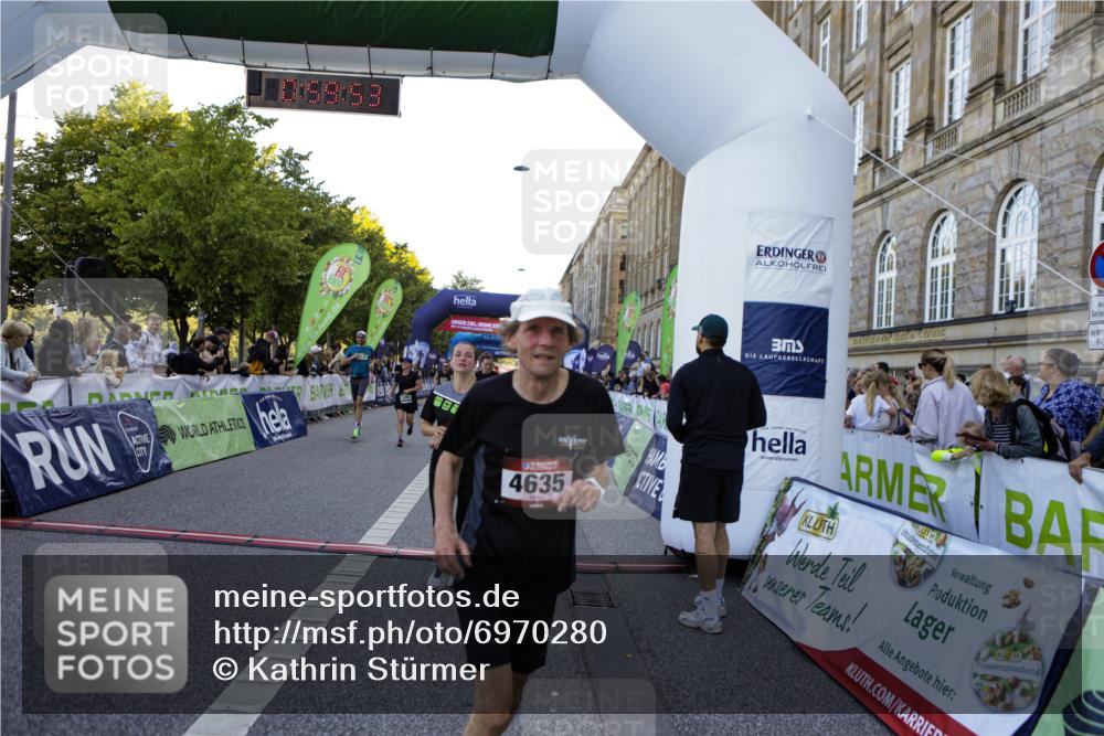 01.09.2024 - BARMER Alsterlauf Kathrin Stürmer Photography http://msf.ph/oto/6970280 01.09.2024 09:59:51 Ziel 2057, 2159, 2361, 2395, 2396, 2401, 2503, 2766, 2908, 2909, 2912, 3053, 3070, 3288, 3586, 3673, 3815, 4141, 4302, 4405, 4604, 4737, 4984, 5135, 8032, 8033, 8101, 8201, 8222, 8371, 2155, 2304, 2335, 2545, 2562, 2620, 2918, 3366, 3718, 3888, 4045, 4056, 4227, 4294, 4482, 4488, 4635, 4887, 5146, 5148, 5153, 5169, 5212, 5266, 5299, 5302 meine-sportfotos.de
