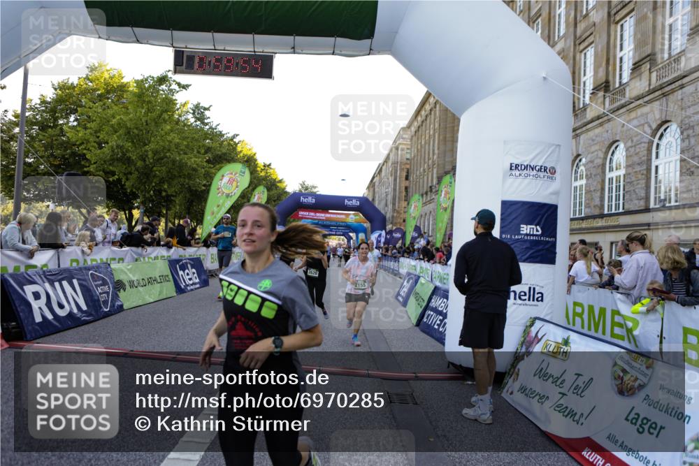 01.09.2024 - BARMER Alsterlauf Kathrin Stürmer Photography http://msf.ph/oto/6970285 01.09.2024 09:59:52 Ziel 2057, 2159, 2361, 2395, 2396, 2401, 2503, 2766, 2908, 2909, 2912, 3053, 3070, 3288, 3586, 3673, 3815, 4141, 4302, 4405, 4604, 4737, 4984, 5135, 8032, 8033, 8101, 8201, 8371, 2155, 2304, 2335, 2545, 2562, 2620, 2918, 3366, 3888, 4045, 4056, 4227, 4294, 4482, 4488, 4635, 4887, 5146, 5148, 5153, 5169, 5212, 5299, 5302 meine-sportfotos.de