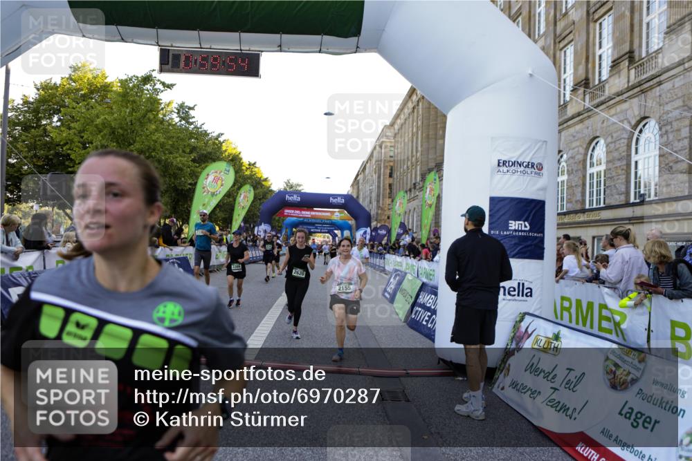 01.09.2024 - BARMER Alsterlauf Kathrin Stürmer Photography http://msf.ph/oto/6970287 01.09.2024 09:59:52 Ziel 2057, 2159, 2361, 2395, 2396, 2401, 2503, 2766, 2908, 2909, 2912, 3053, 3070, 3288, 3586, 3673, 3815, 4141, 4302, 4405, 4604, 4737, 4984, 5135, 8032, 8033, 8101, 8201, 8371, 2155, 2304, 2335, 2545, 2562, 2620, 2918, 3366, 3888, 4045, 4056, 4227, 4294, 4482, 4488, 4635, 4887, 5146, 5148, 5153, 5169, 5212, 5299, 5302 meine-sportfotos.de
