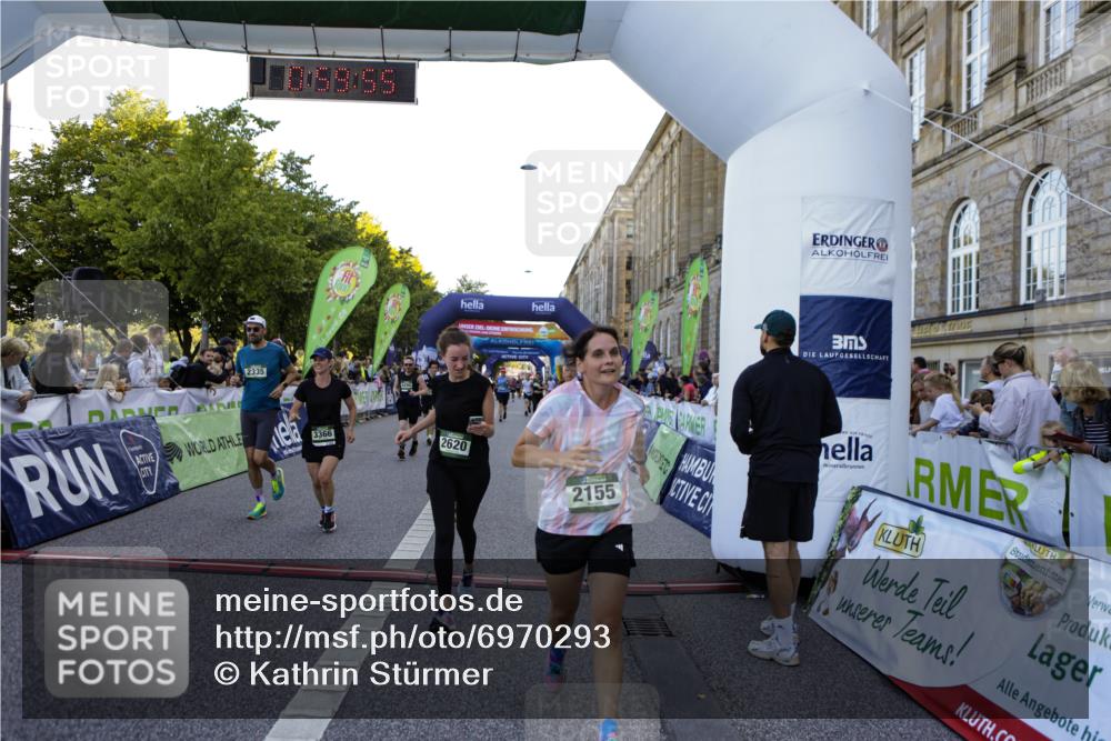 01.09.2024 - BARMER Alsterlauf Kathrin Stürmer Photography http://msf.ph/oto/6970293 01.09.2024 09:59:53 Ziel 2057, 2159, 2361, 2395, 2396, 2401, 2503, 2766, 2912, 3053, 3070, 3288, 3586, 3673, 3815, 4141, 4302, 4391, 4405, 4604, 5135, 8032, 8033, 8101, 8201, 8371, 2155, 2304, 2335, 2545, 2562, 2620, 2918, 3366, 3390, 3888, 4045, 4056, 4227, 4294, 4488, 4635, 4887, 5146, 5148, 5153, 5169, 5212, 5299, 5302 meine-sportfotos.de