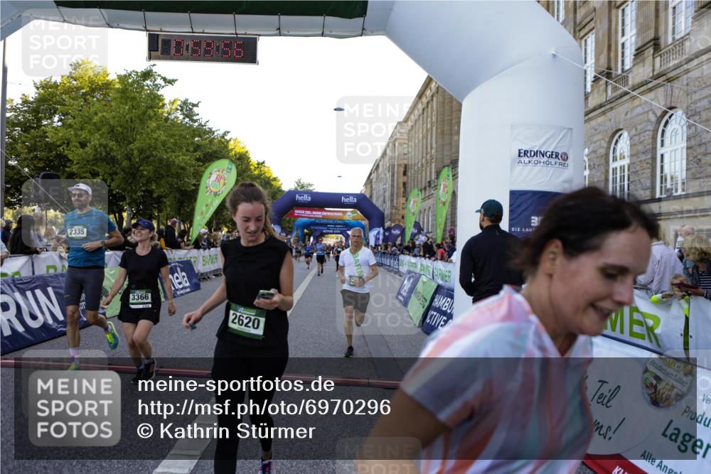 01.09.2024 - BARMER Alsterlauf Kathrin Stürmer Photography http://msf.ph/oto/6970296 01.09.2024 09:59:54 Ziel 2057, 2159, 2361, 2395, 2396, 2401, 2766, 2912, 3053, 3070, 3288, 3586, 3673, 4141, 4302, 4391, 4405, 4604, 5135, 8032, 8033, 8101, 8201, 8371, 2155, 2335, 2545, 2562, 2620, 2910, 2918, 3366, 3390, 3888, 4056, 4227, 4294, 4488, 4635, 4887, 5153, 5169, 5212, 5299, 5302 meine-sportfotos.de