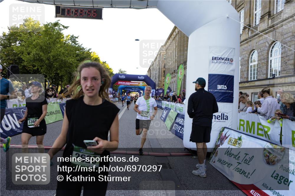 01.09.2024 - BARMER Alsterlauf Kathrin Stürmer Photography http://msf.ph/oto/6970297 01.09.2024 09:59:54 Ziel 2057, 2159, 2361, 2395, 2396, 2401, 2766, 2912, 3053, 3070, 3288, 3586, 3673, 4141, 4302, 4391, 4405, 4604, 5135, 8032, 8033, 8101, 8201, 8371, 2155, 2335, 2545, 2562, 2620, 2910, 2918, 3366, 3390, 3888, 4056, 4227, 4294, 4488, 4635, 4887, 5153, 5169, 5212, 5299, 5302 meine-sportfotos.de