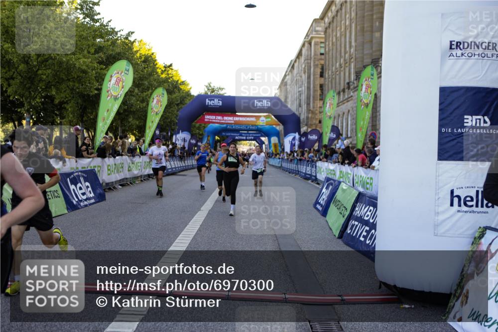 01.09.2024 - BARMER Alsterlauf Kathrin Stürmer Photography http://msf.ph/oto/6970300 01.09.2024 09:59:56 Ziel 2057, 2361, 2395, 2396, 2401, 2766, 2912, 3053, 3070, 3288, 3586, 3673, 4141, 4302, 4391, 4405, 4604, 4944, 5135, 8032, 8033, 8101, 8201, 8371, 2155, 2335, 2545, 2562, 2620, 2910, 2918, 3366, 3390, 4056, 4227, 4294, 4635, 4693, 4887, 5153, 5169, 5212, 5299, 8342 meine-sportfotos.de